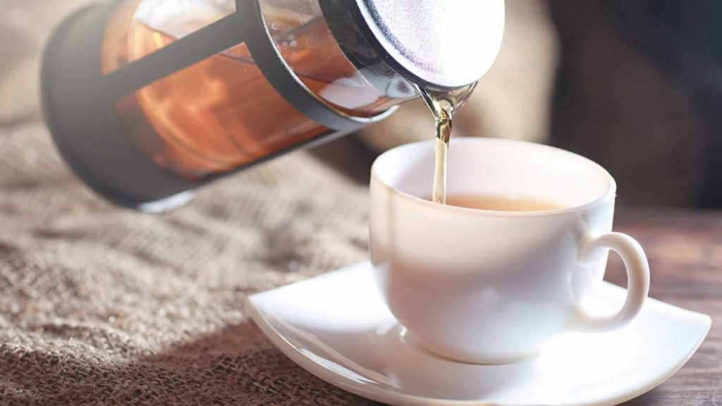 pouring ceylon tea, ceylon tea ware